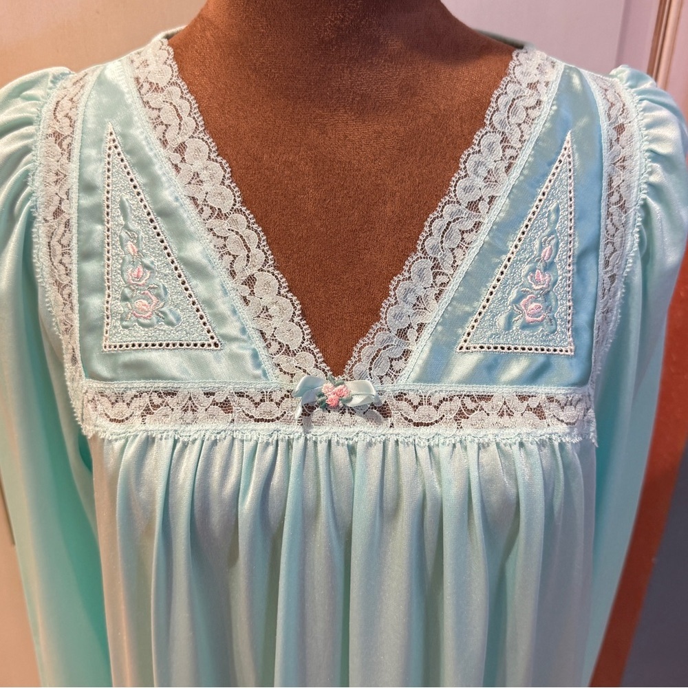 VTG Shadowline Elegant Lace Trimmed Blue Green Nightgown Roses Embroidery NWT S
